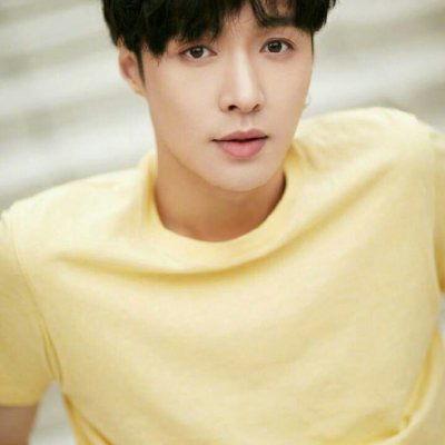 张艺兴的图片,光影交织下的风采展现