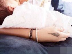 杨幂侧面生活照,展现明星日常魅力瞬间