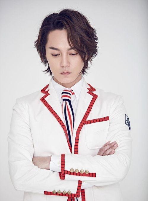 尹正一剪梅照片,尽显古典韵味与翩翩风度