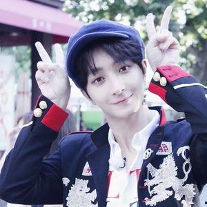 左其铂照片,光影交织下的魅力瞬间